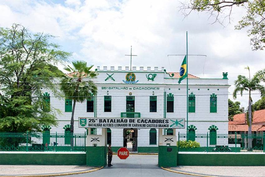 Major do Exército é preso no Piauí por "elogiar" Bolsonaro no Instragram